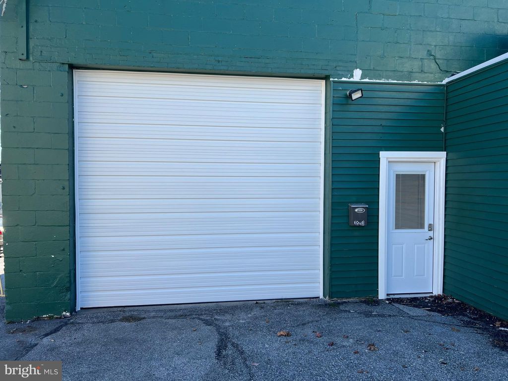 Photo of 1880 W Market Street, YORK, PA 17404 (MLS # PAYK2094478)