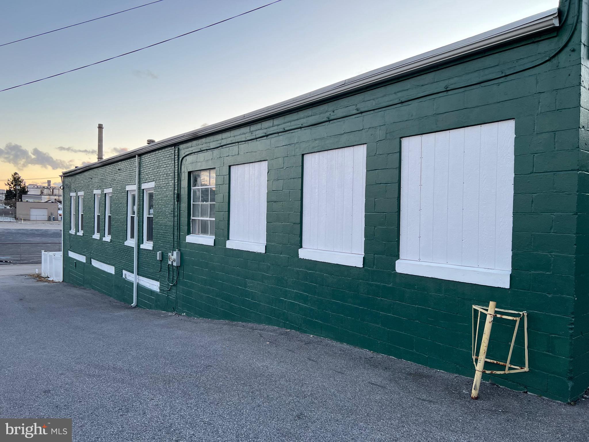 WEST YORK - Commercial Sale