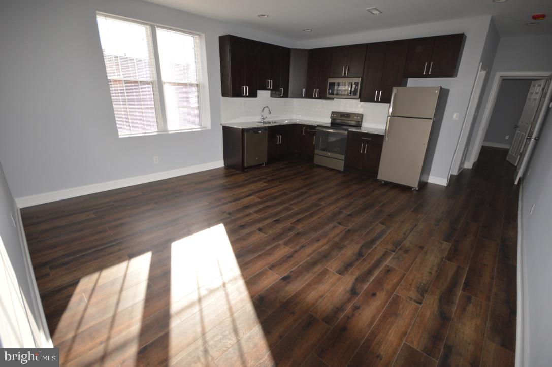 FAIRMOUNT - Commercial Sale