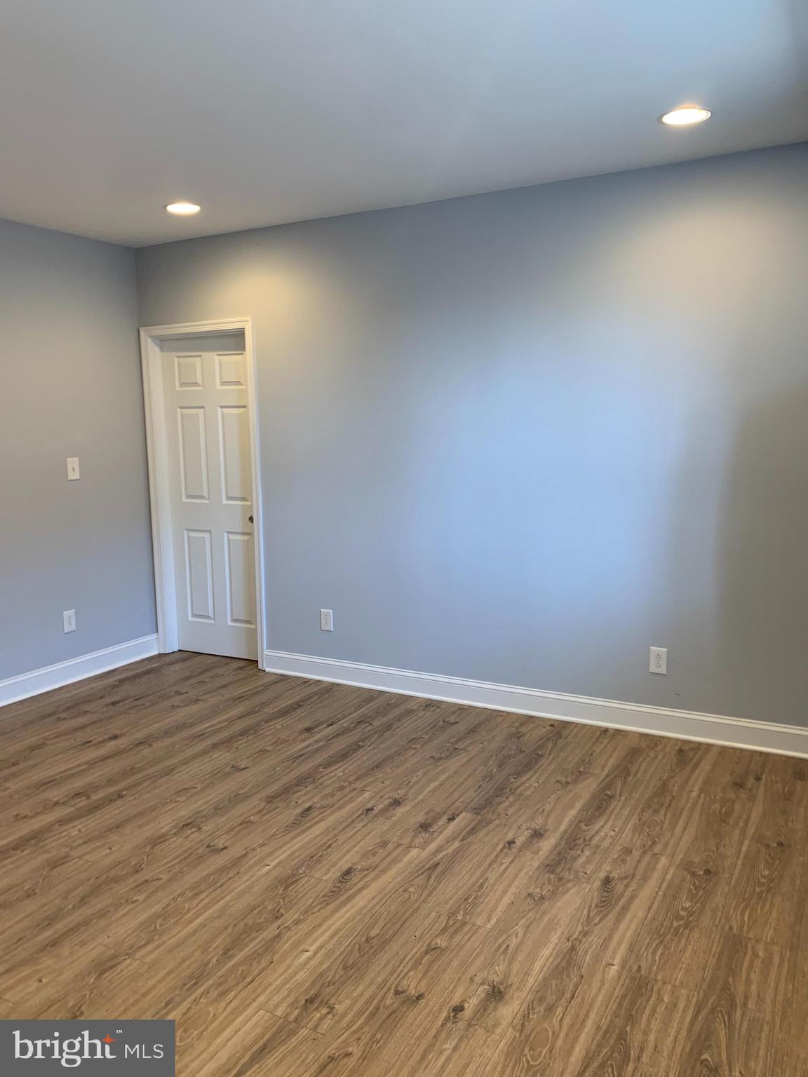 FAIRMOUNT - Commercial Sale