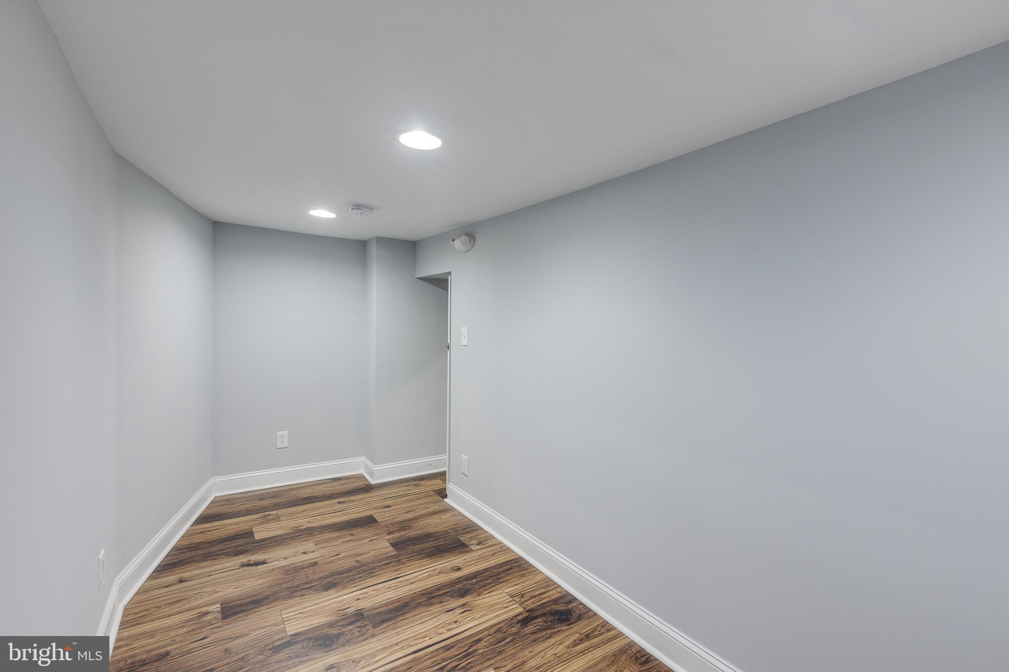 FAIRMOUNT - Commercial Sale