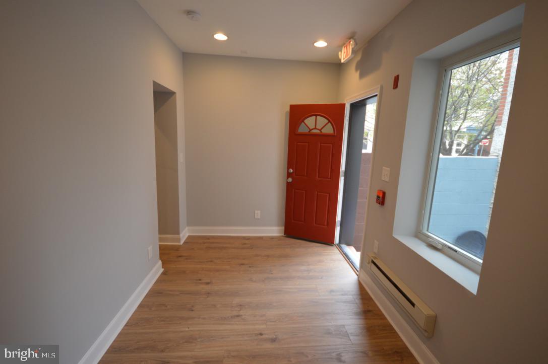 FAIRMOUNT - Commercial Sale