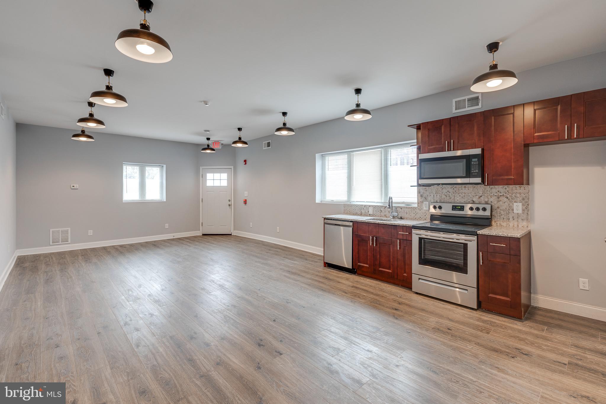 FAIRMOUNT - Commercial Sale