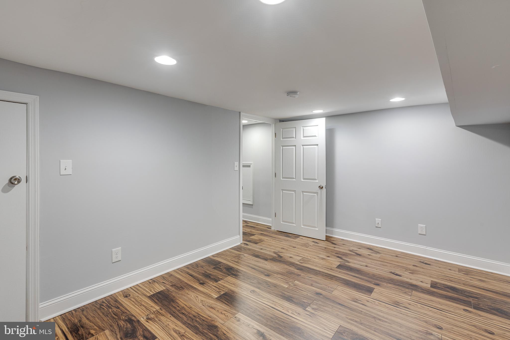 FAIRMOUNT - Commercial Sale