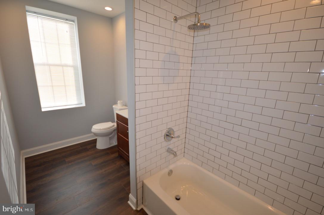 FAIRMOUNT - Commercial Sale