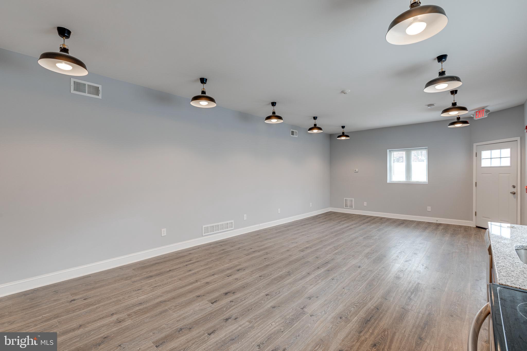 FAIRMOUNT - Commercial Sale