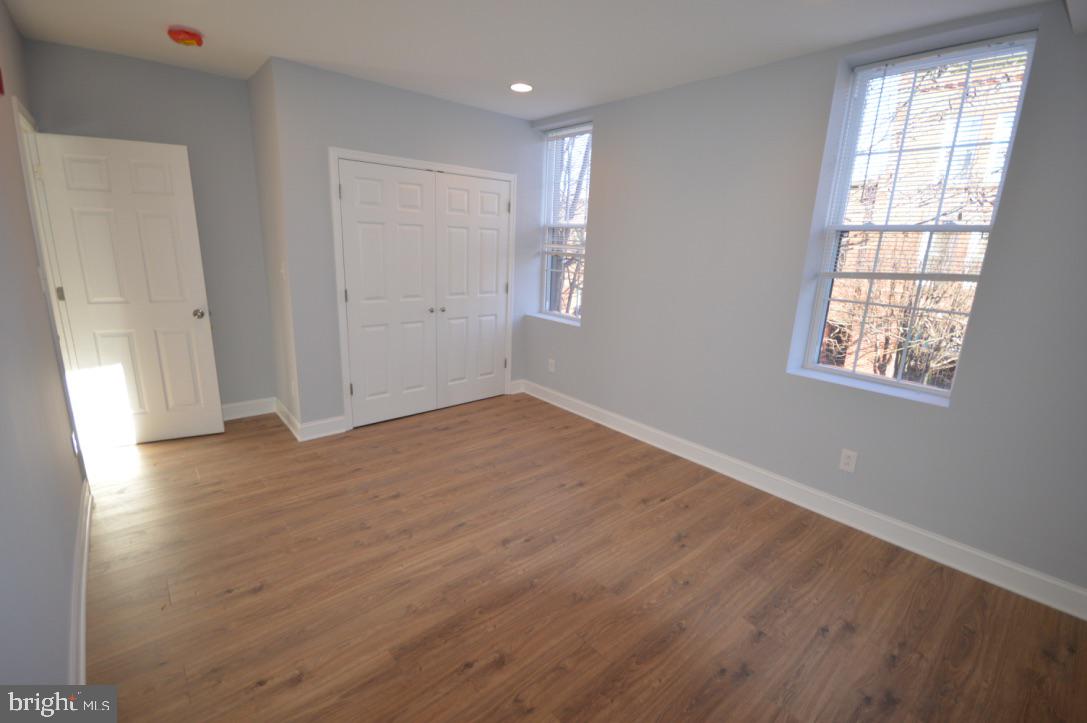 FAIRMOUNT - Commercial Sale