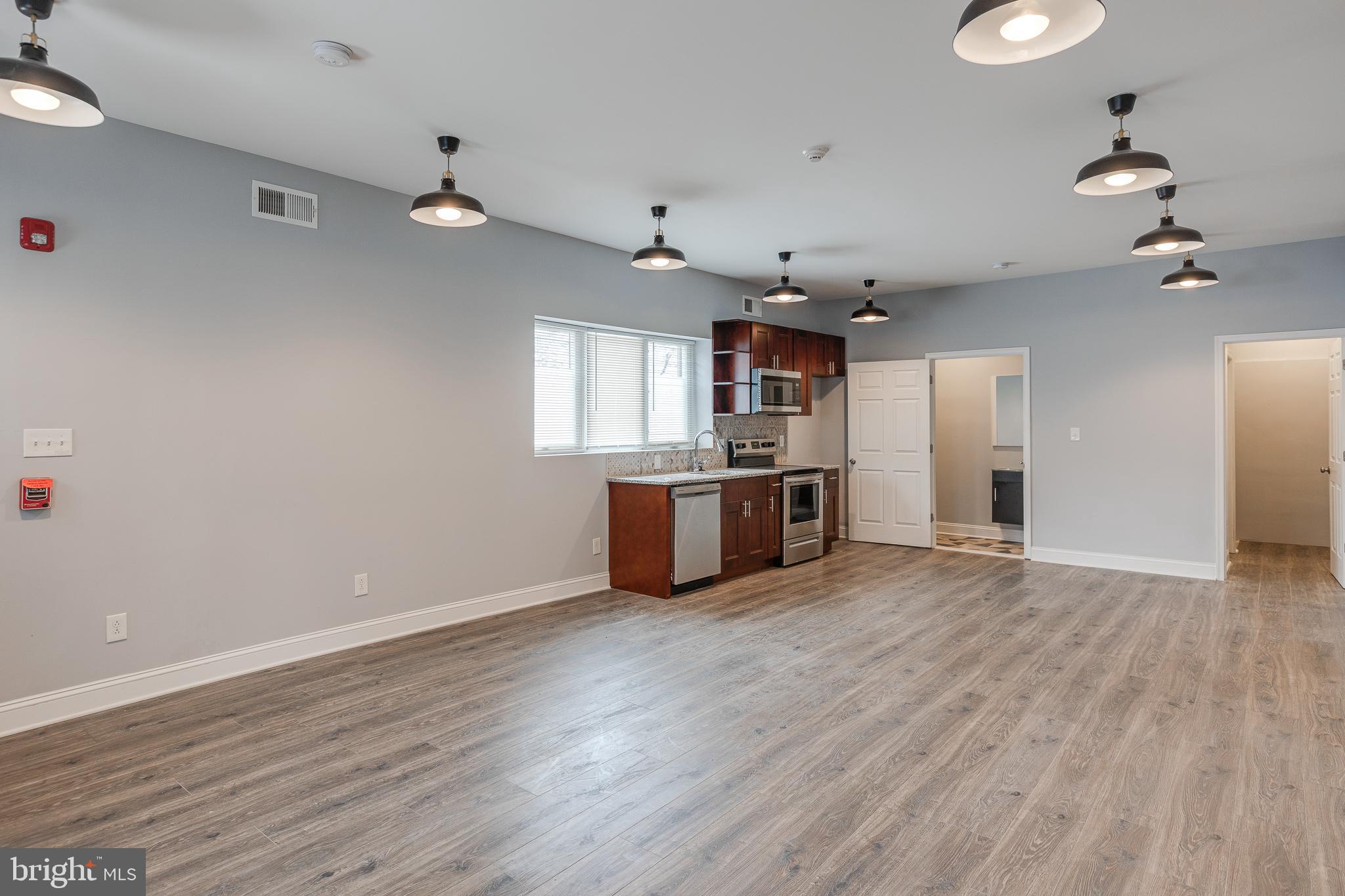 FAIRMOUNT - Commercial Sale