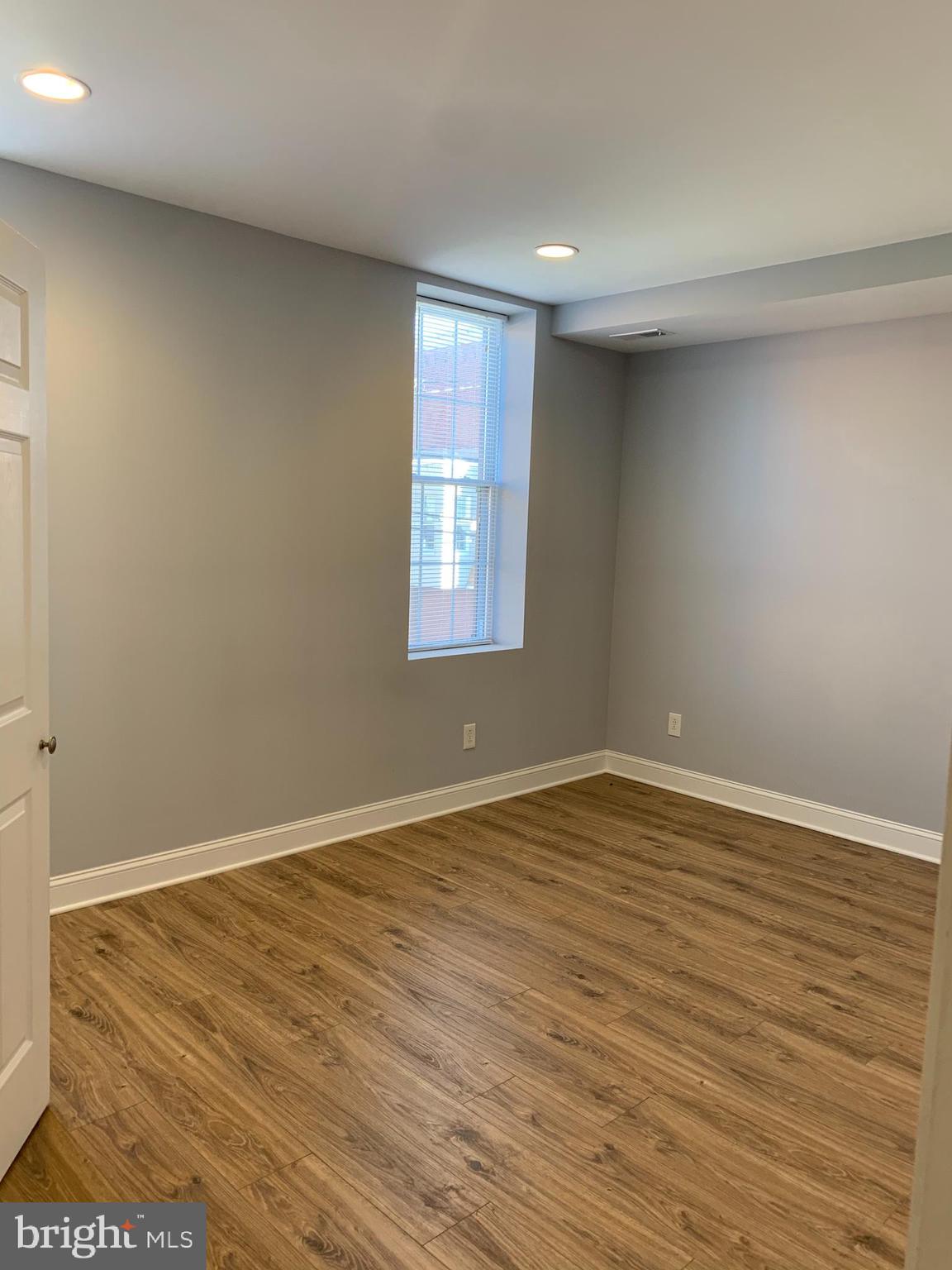 FAIRMOUNT - Commercial Sale