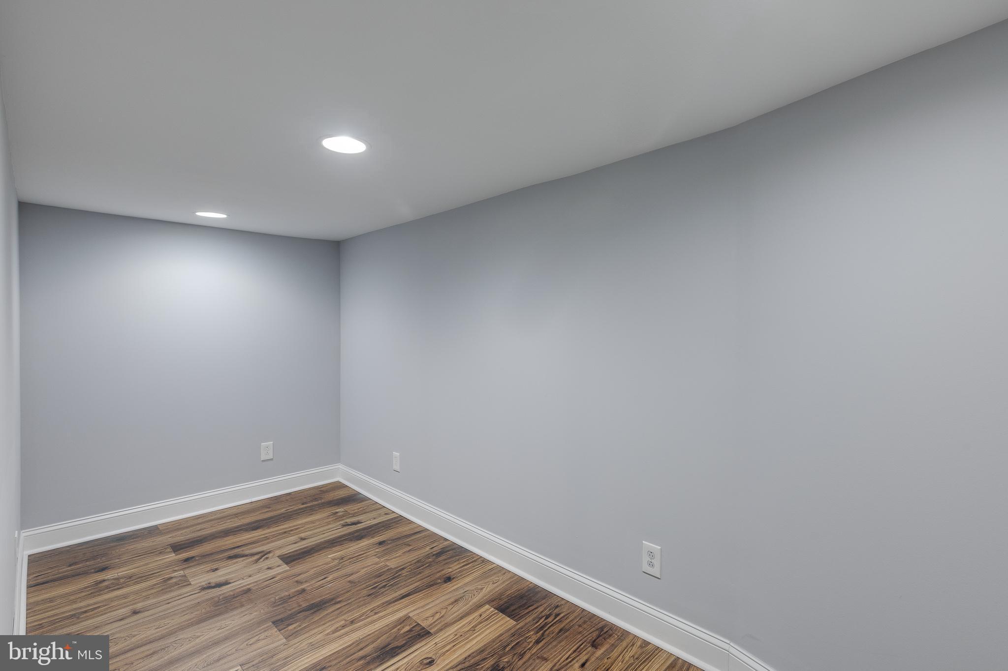 FAIRMOUNT - Commercial Sale