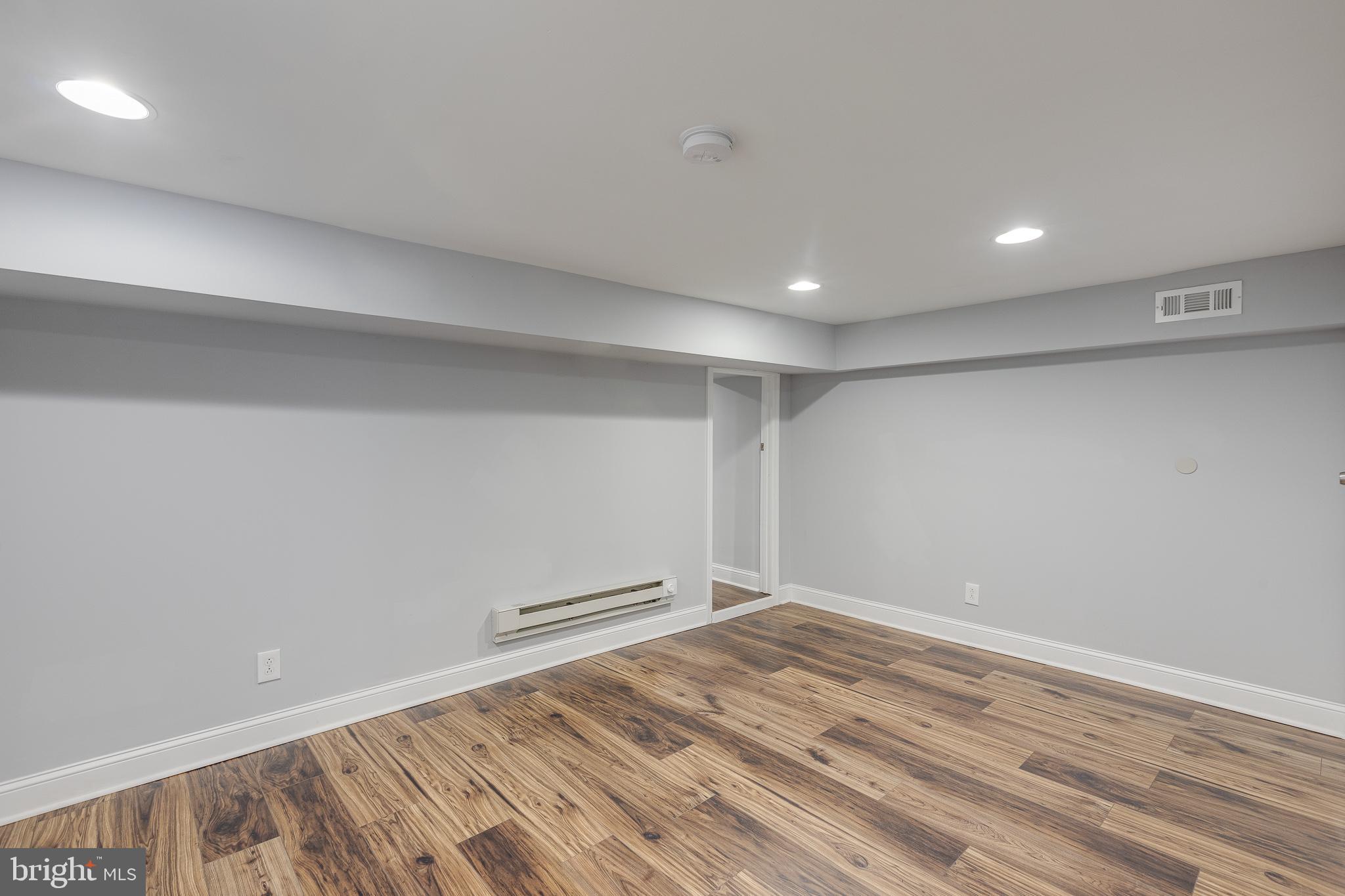 FAIRMOUNT - Commercial Sale