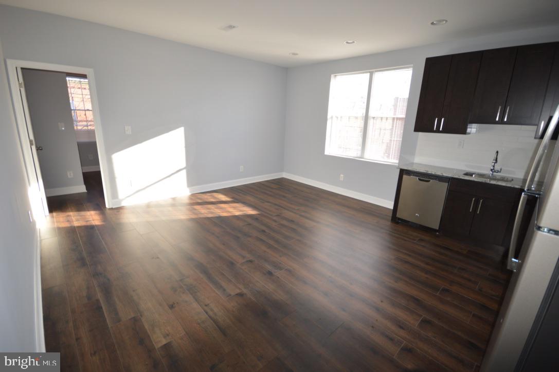 FAIRMOUNT - Commercial Sale