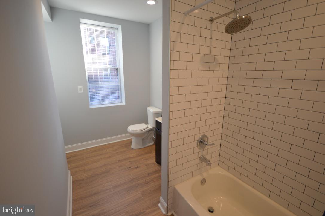 FAIRMOUNT - Commercial Sale