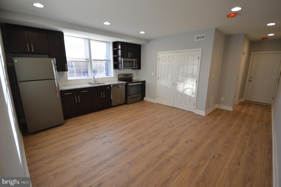 FAIRMOUNT - Commercial Sale