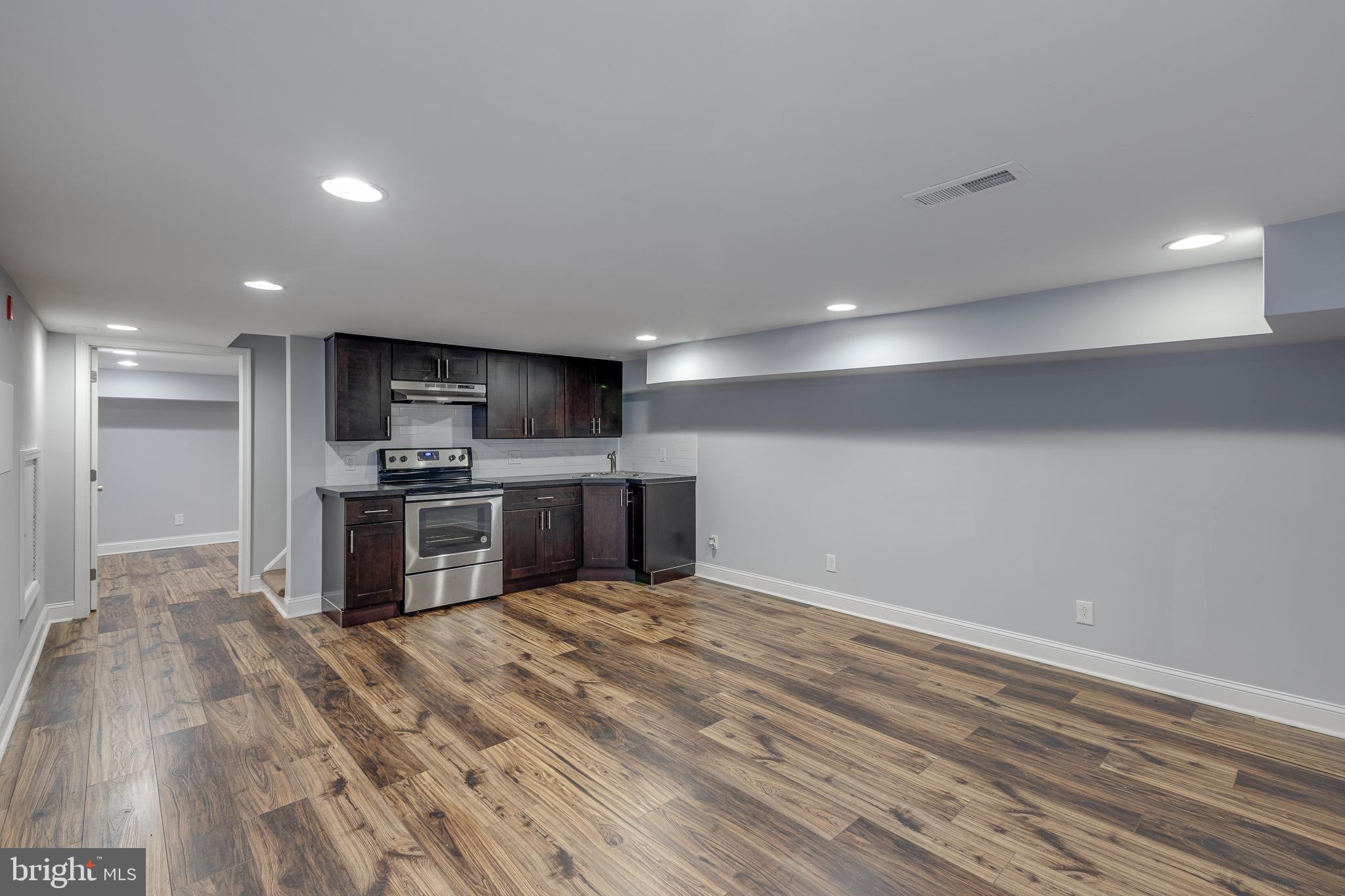 FAIRMOUNT - Commercial Sale