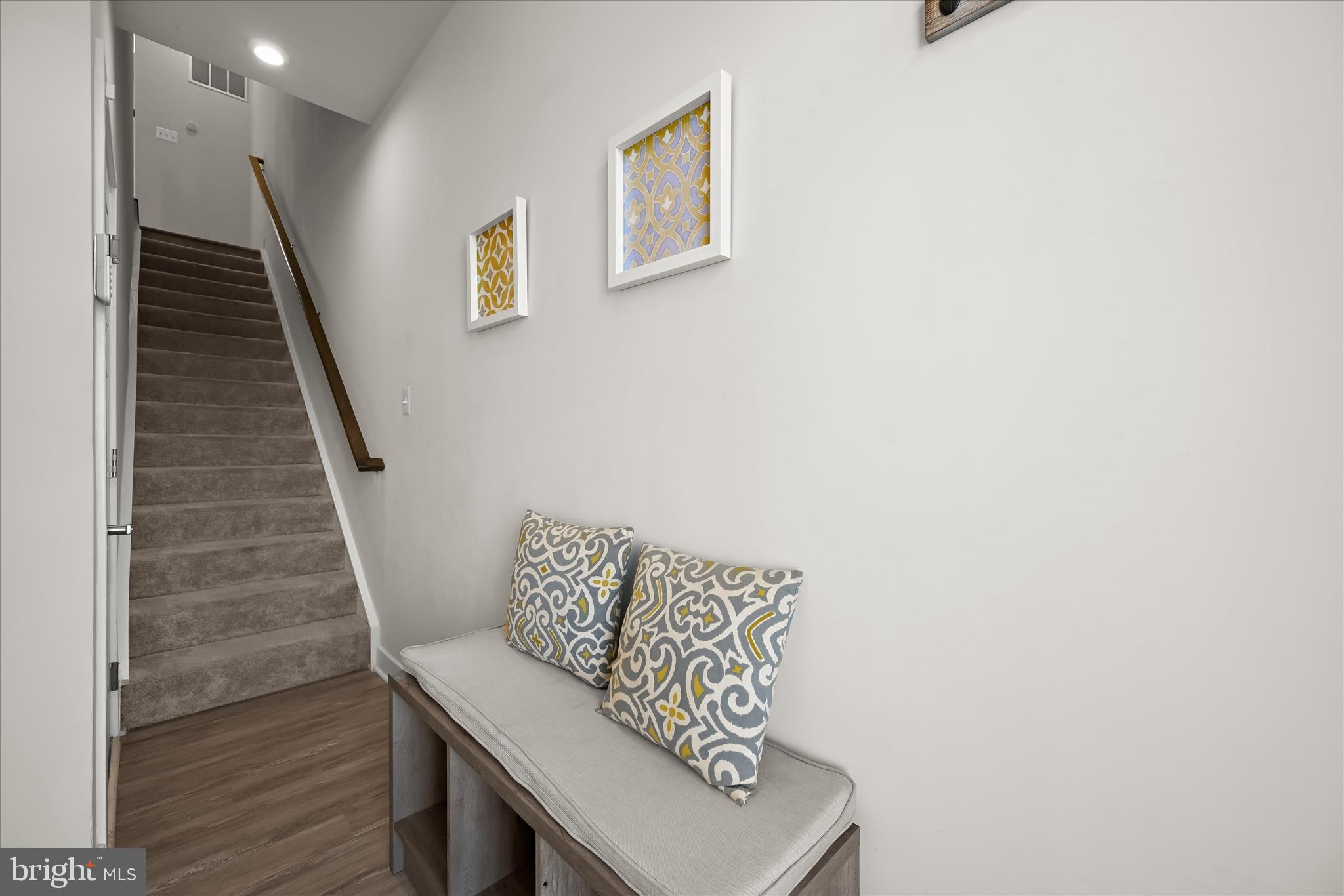 ELKRIDGE CROSSING - Residential