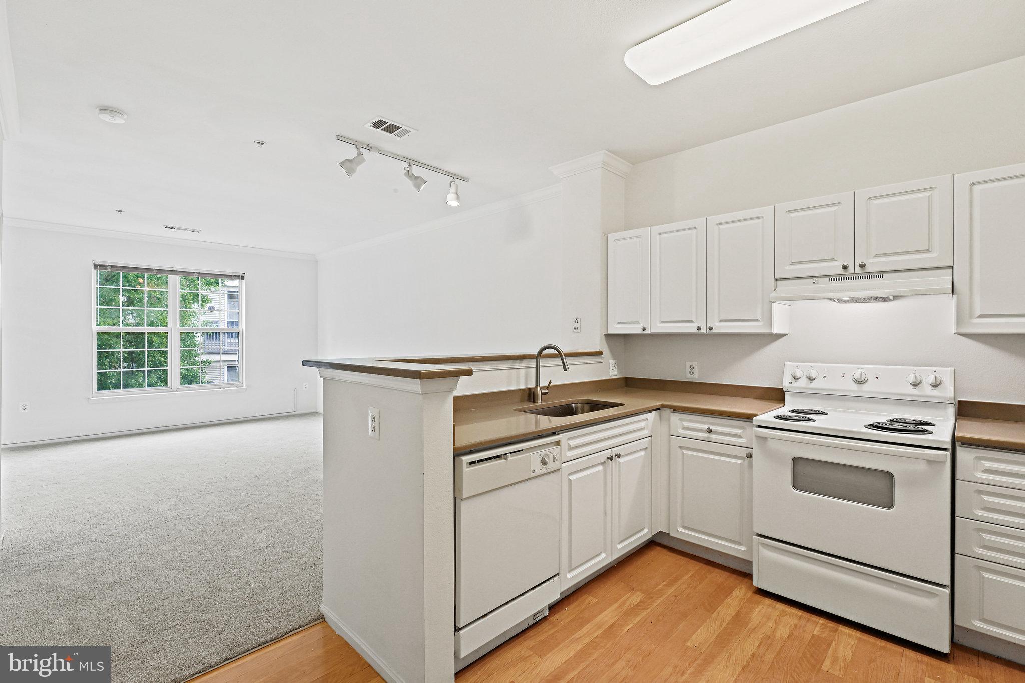 HIGH POINT AT JEFFERSON PARK - Residential