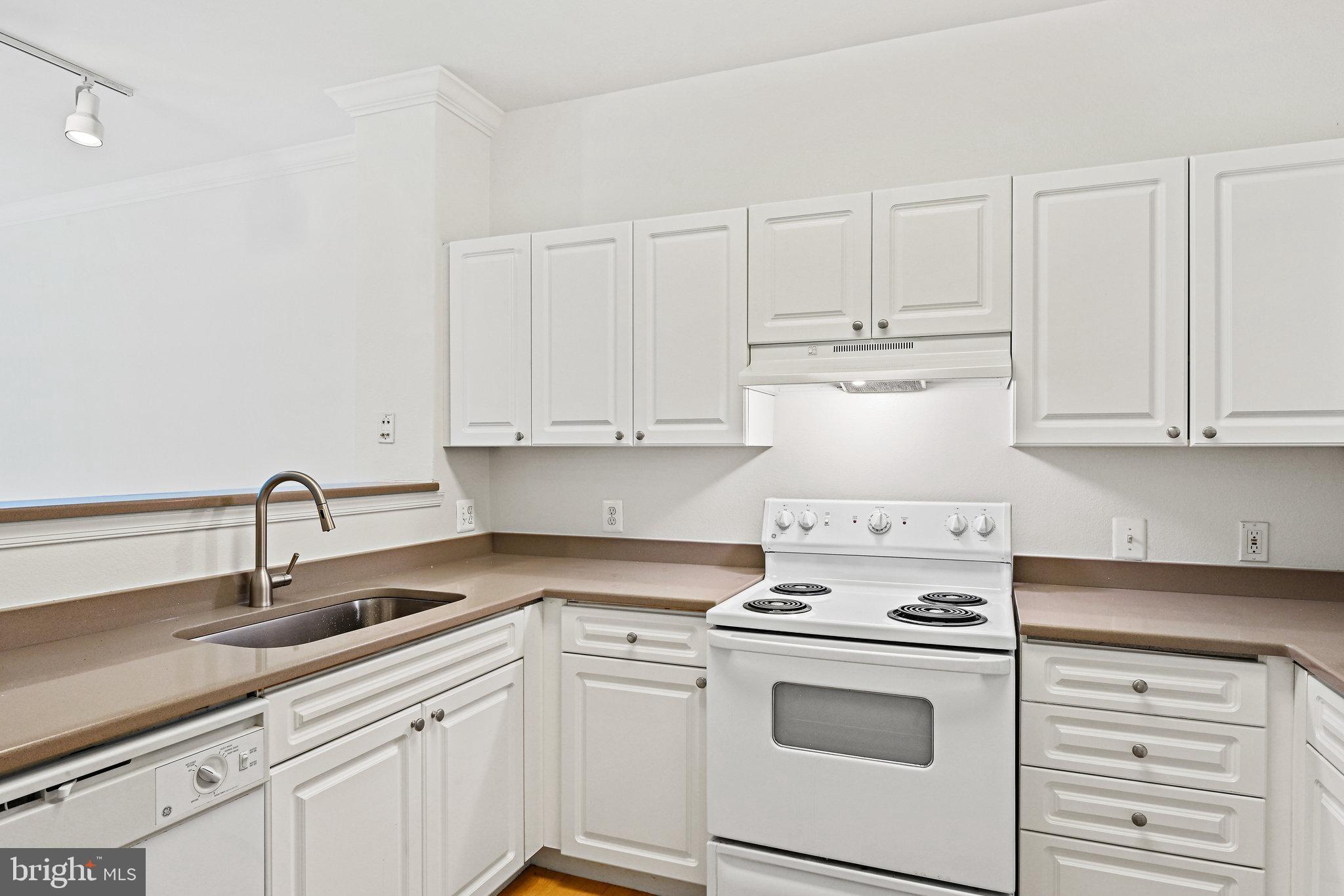 HIGH POINT AT JEFFERSON PARK - Residential