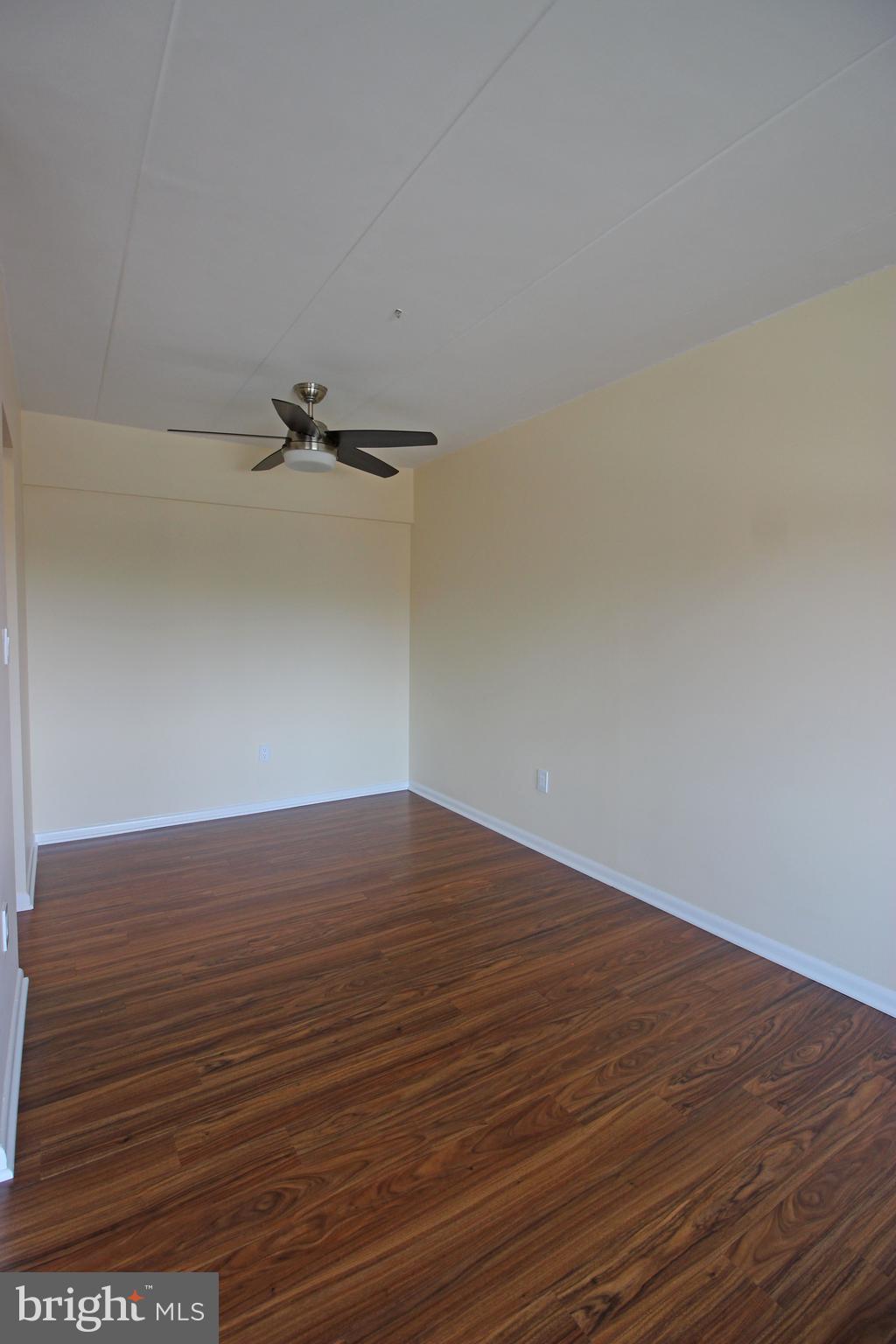 VIENNA VILLAGER CONDO - Residential Lease