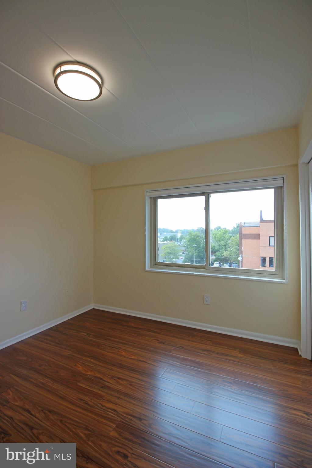 VIENNA VILLAGER CONDO - Residential Lease