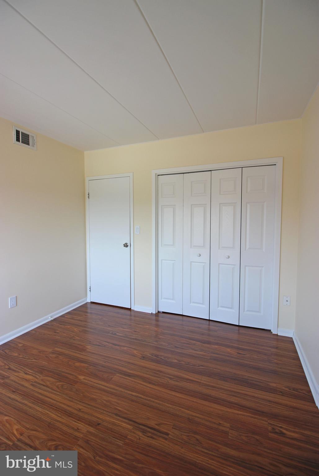 VIENNA VILLAGER CONDO - Residential Lease