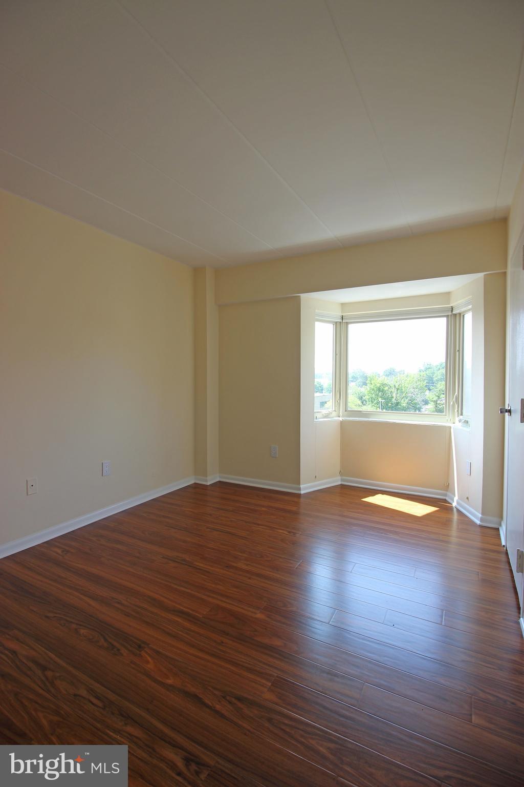 VIENNA VILLAGER CONDO - Residential Lease