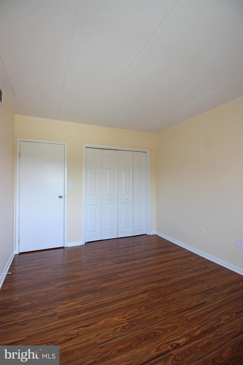 VIENNA VILLAGER CONDO - Residential Lease