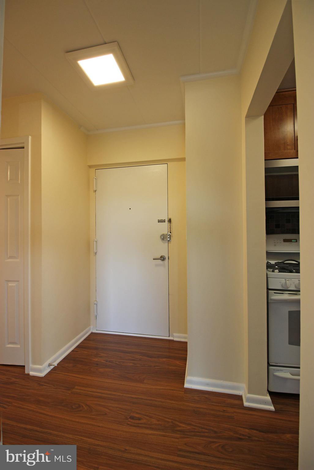 VIENNA VILLAGER CONDO - Residential Lease