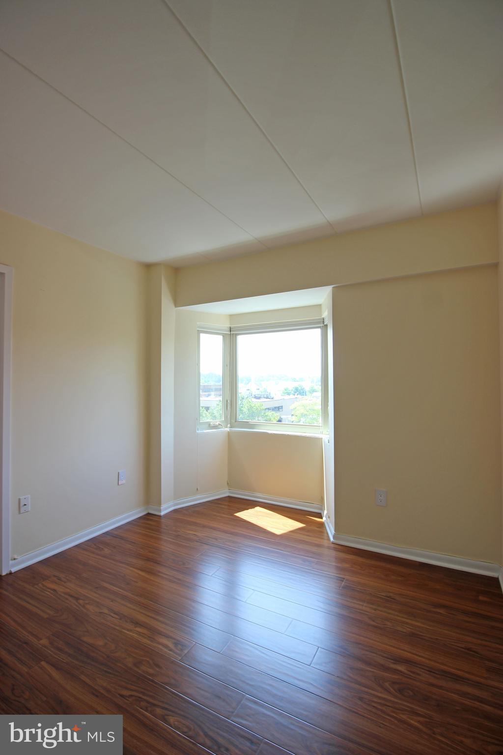 VIENNA VILLAGER CONDO - Residential Lease