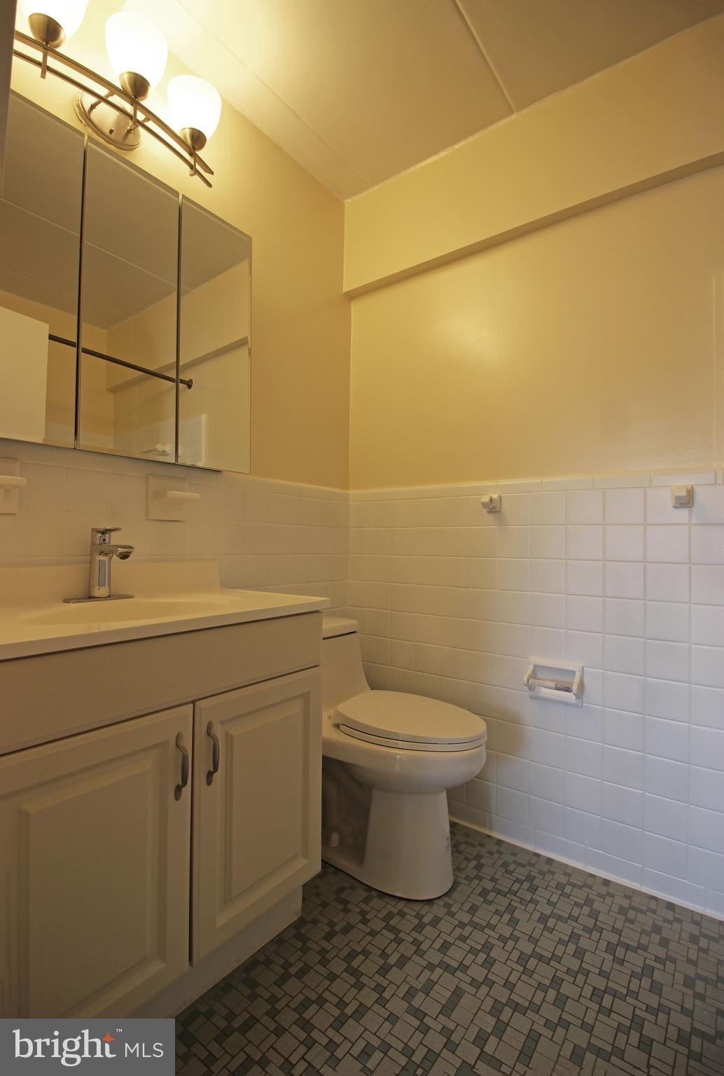 VIENNA VILLAGER CONDO - Residential Lease