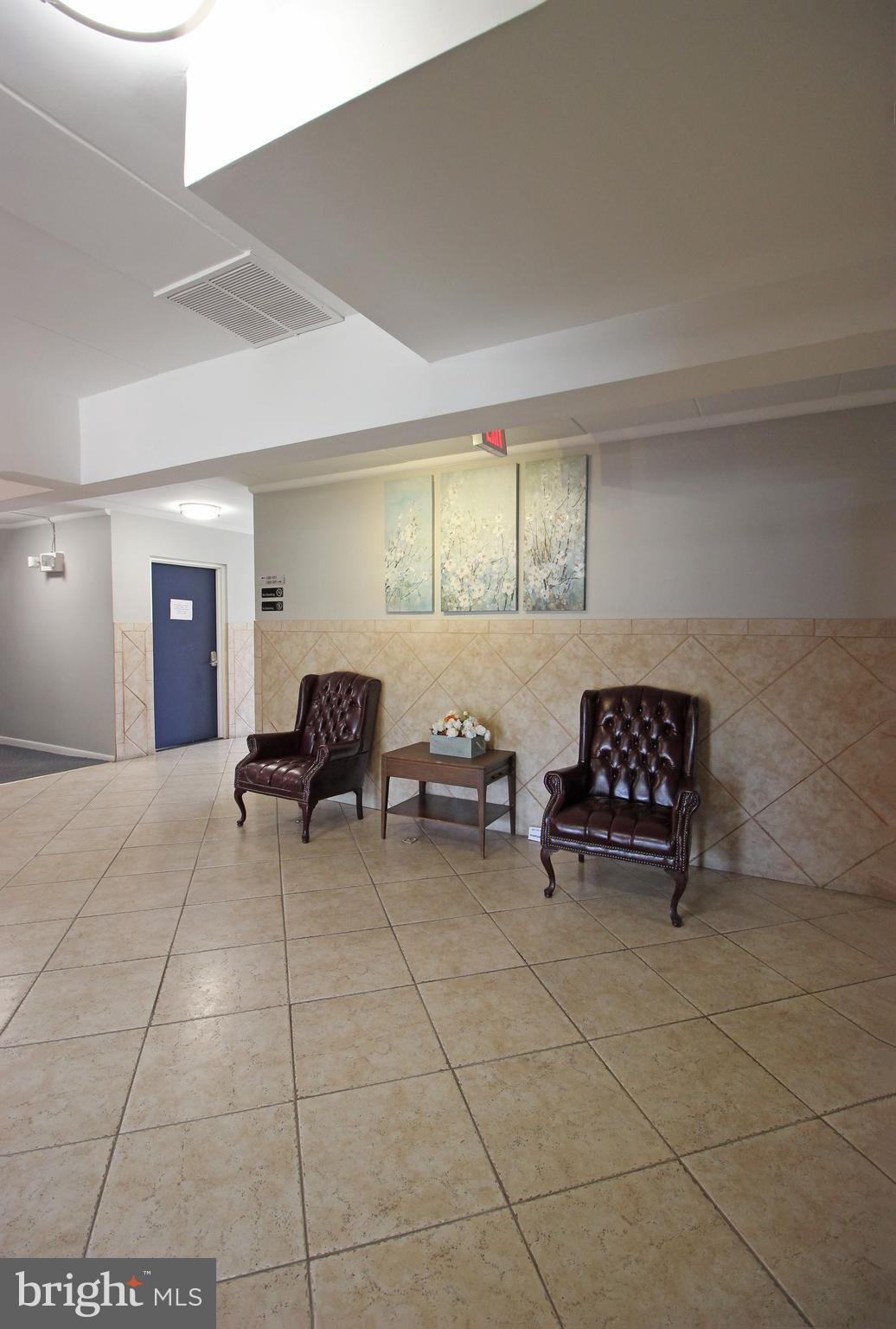 VIENNA VILLAGER CONDO - Residential Lease