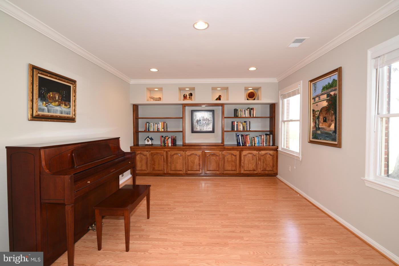 RESTON - Residential