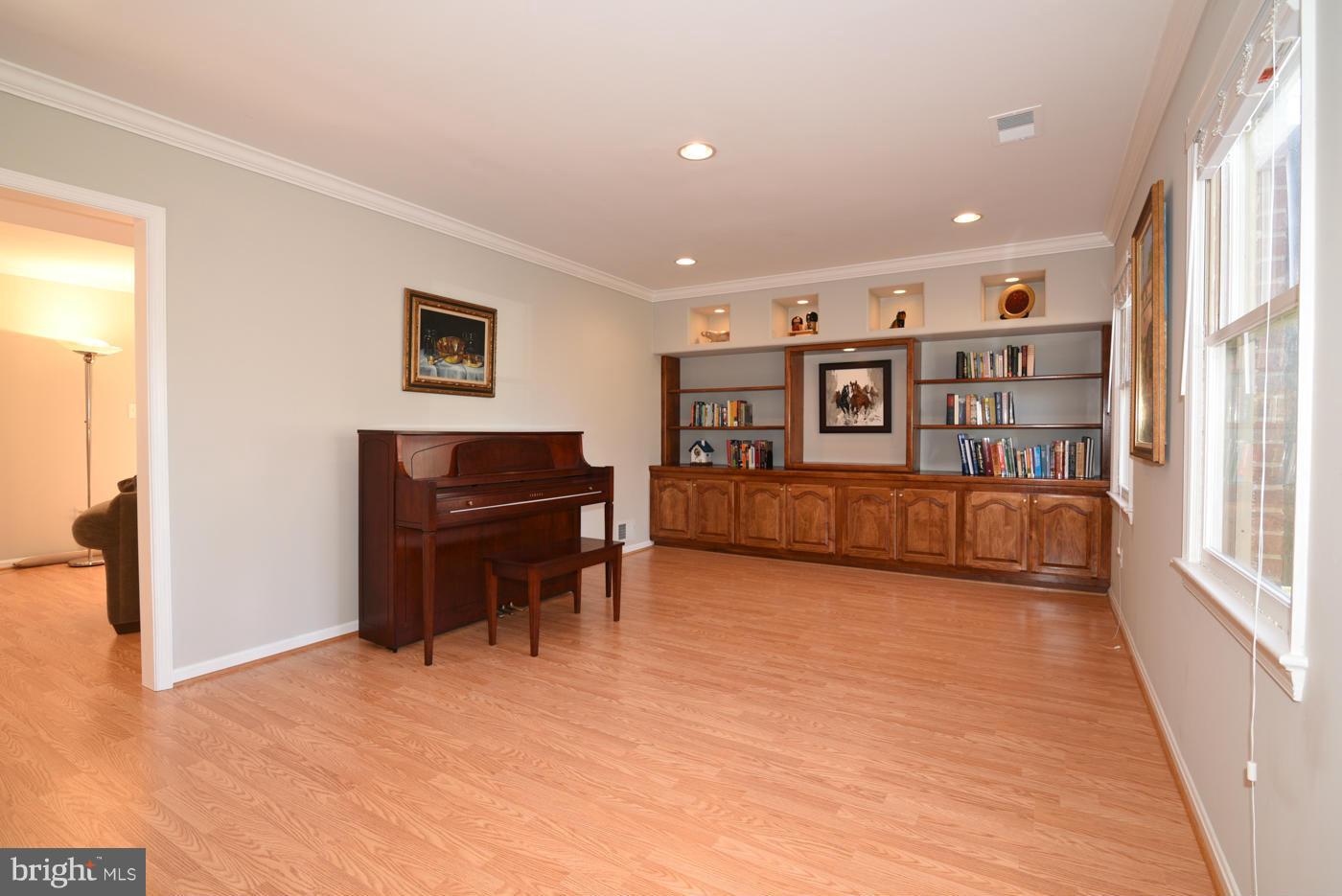 RESTON - Residential