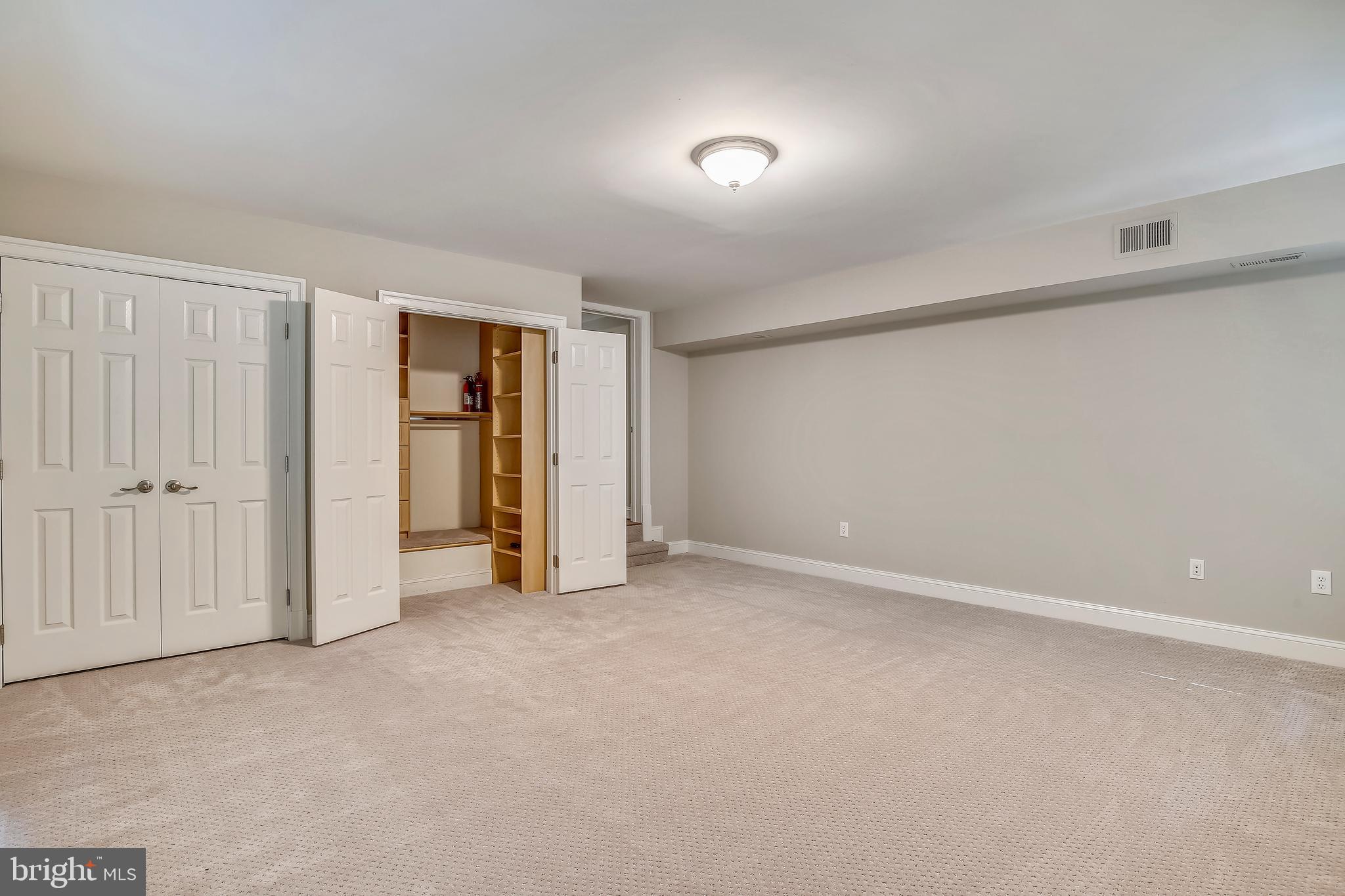 CHAIN BRIDGE - Residential