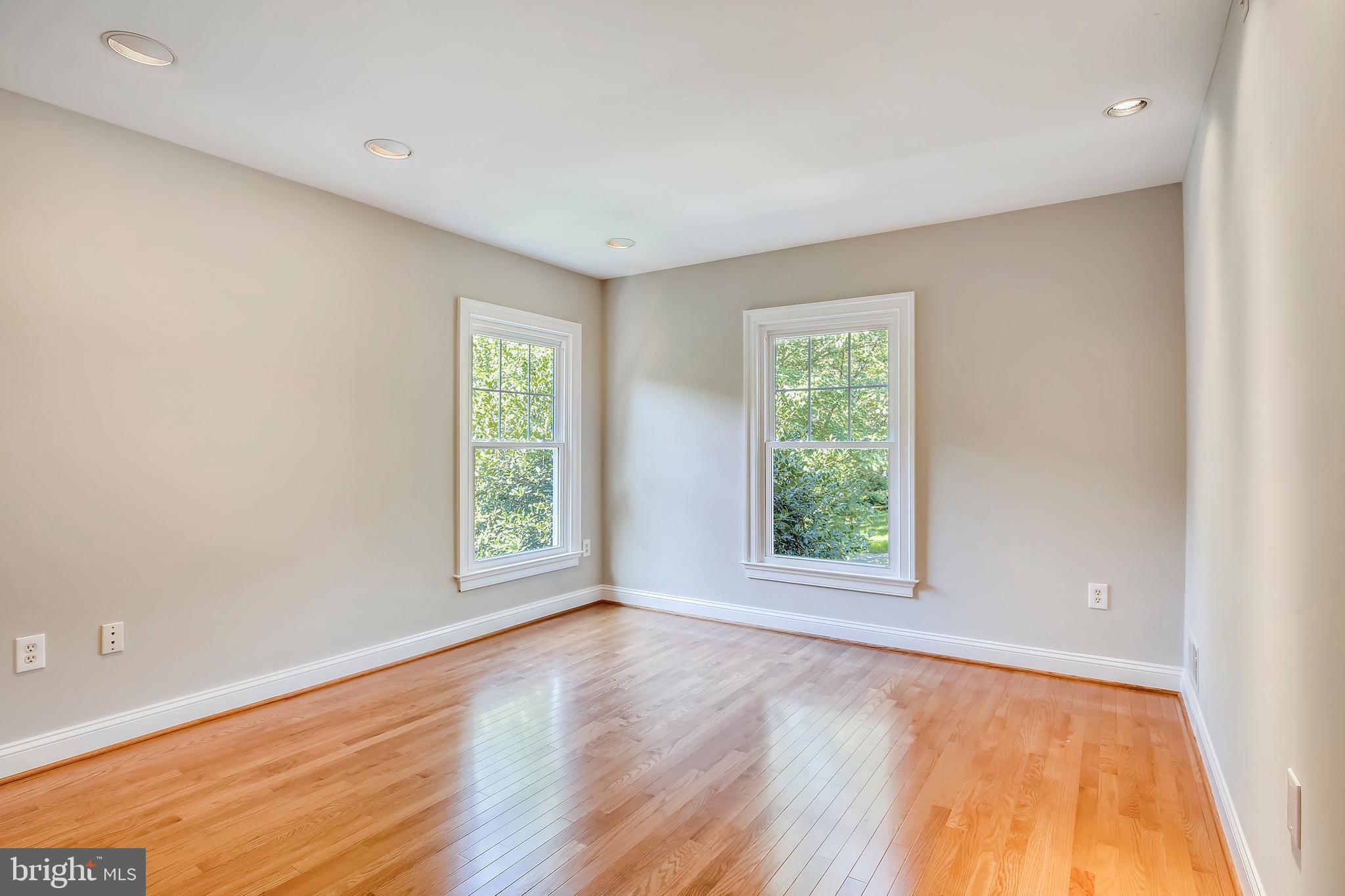 CHAIN BRIDGE - Residential