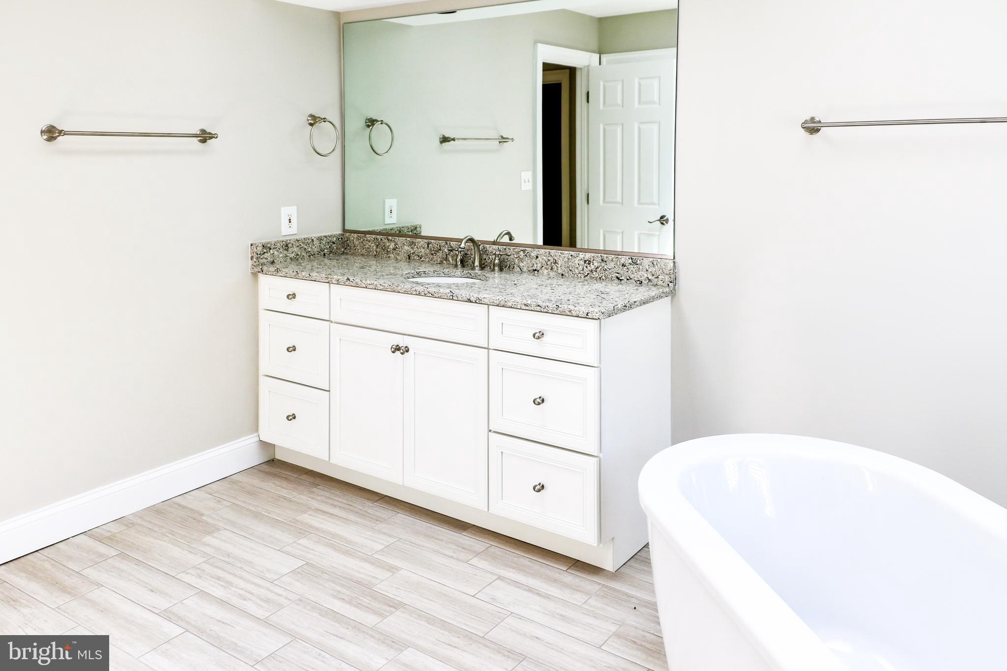 CHAIN BRIDGE - Residential