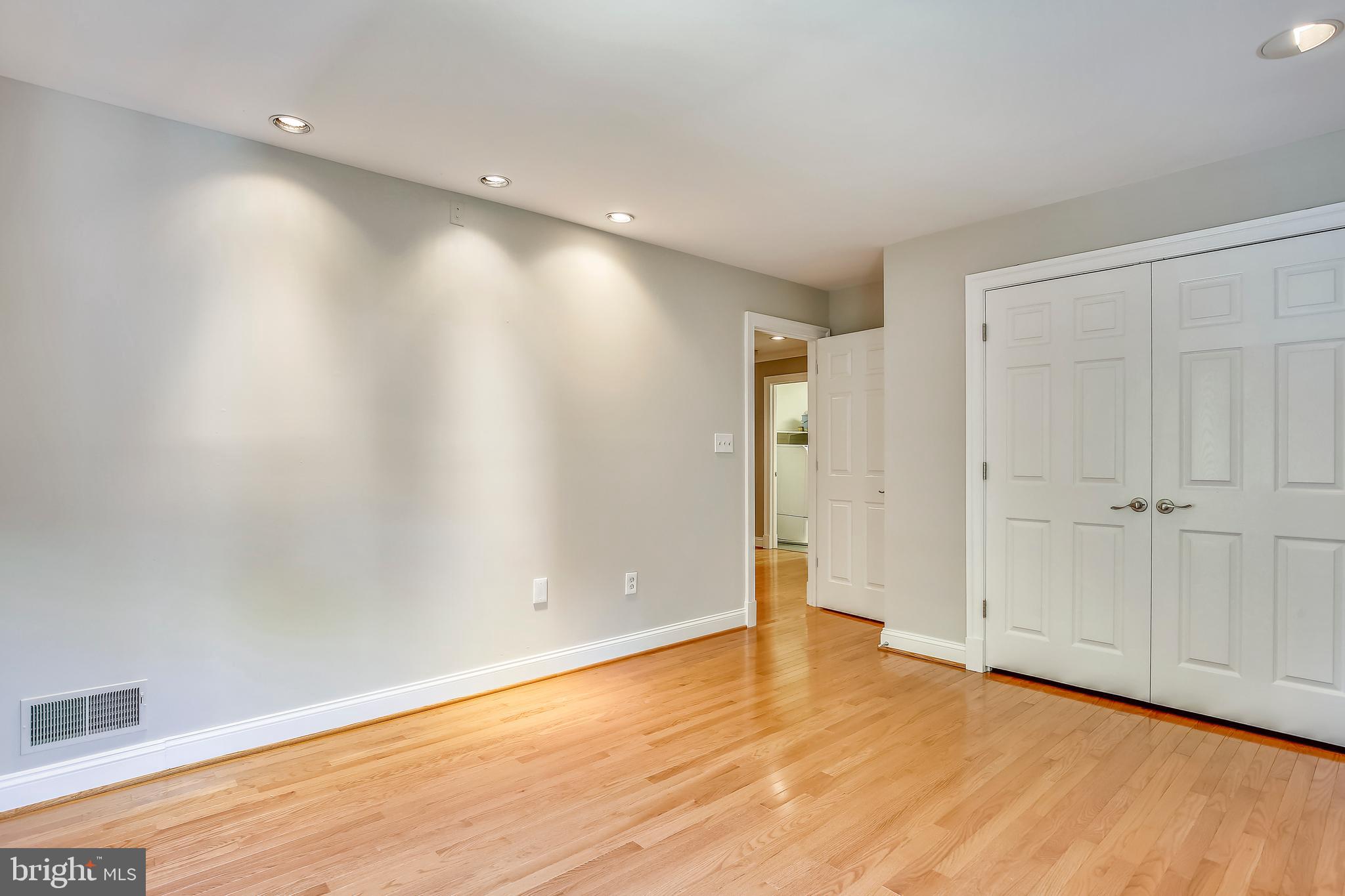 CHAIN BRIDGE - Residential