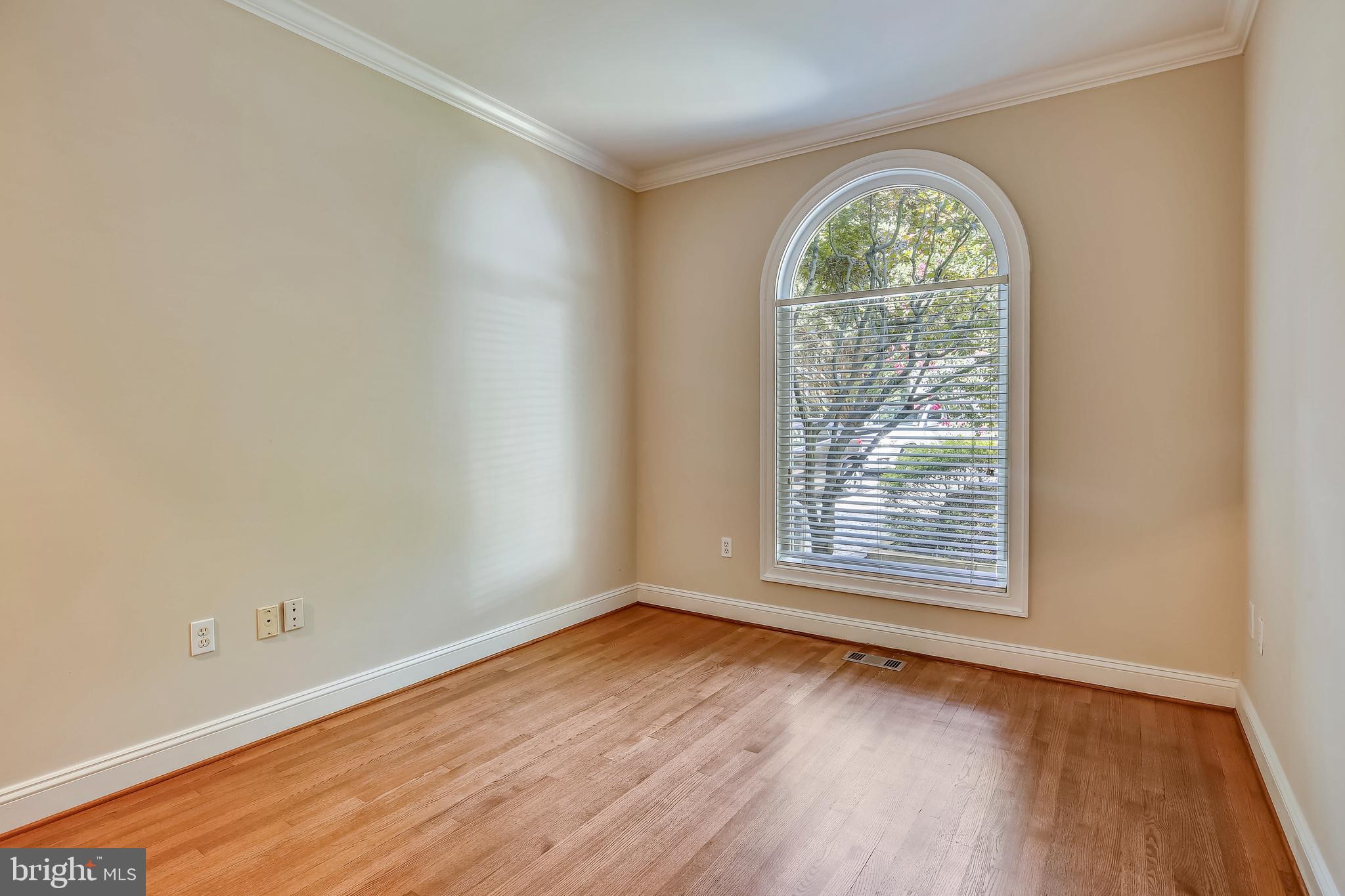 CHAIN BRIDGE - Residential