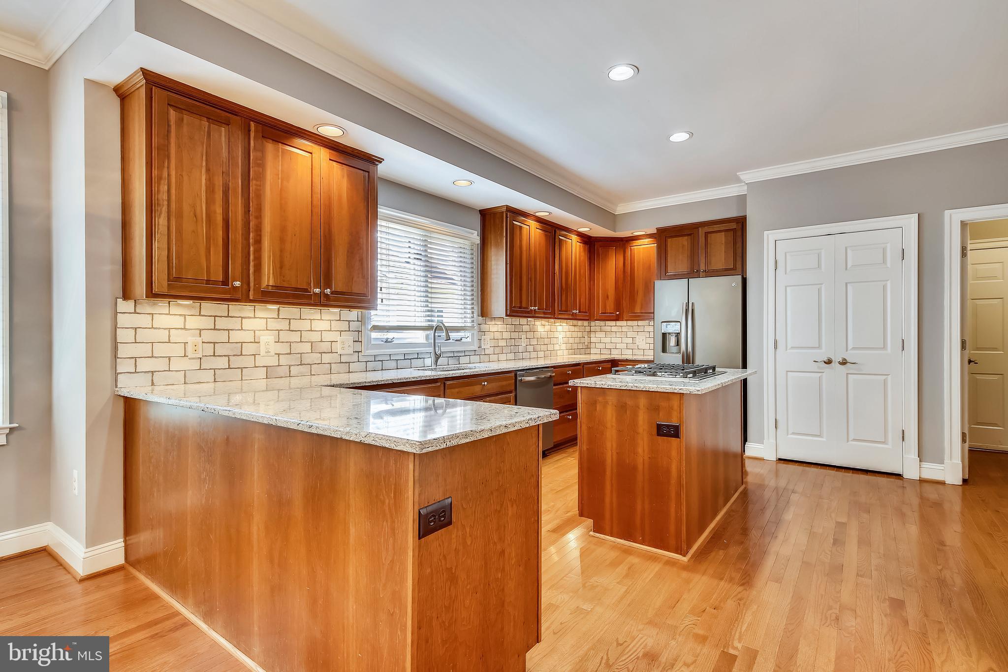 CHAIN BRIDGE - Residential