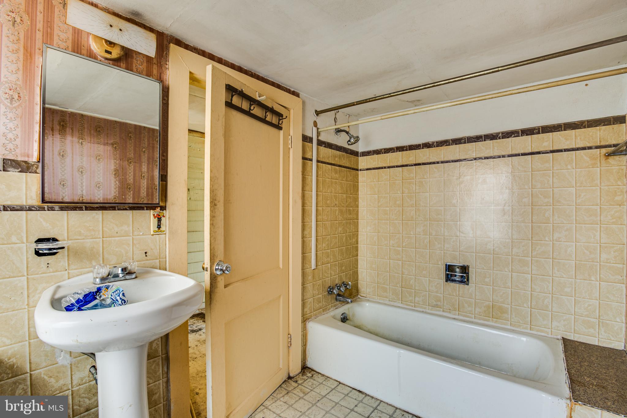 HARTWOOD - Commercial Sale