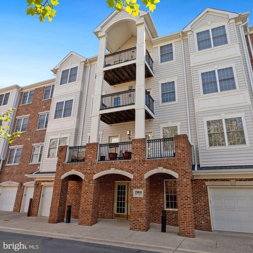 Welcome home!  Rare and highly sought-after 3 bedroom/2 full bath Regency model in the ever-popular and active 55+ Central Parke association!  You will love the open floor plan of this corner end unit with loads of natural light and backing to trees. You will find recent upgrades throughout including new carpeting throughout the bedrooms and living room, new luxury vinyl plank flooring in the kitchen and primary bedroom sitting area, new appliances (dishwasher, range, refrigerator, microwave) and recessed lighting in the kitchen, new washer and dryer, new 2" wood blinds on all windows, and fresh paint throughout. Amenities abound within the community: fitness center, outdoor pool, library and party/meeting room within a large club house with dedicated social director and daily activities. Additionally part of the Cascades with access to tennis courts, walking trails, multiple pools, and Algonquin Park's golf course, picnic areas, and boat launch. With your own garage, abundant guest parking, and super convenient location near shopping, grocery, eateries and major travel routes, this home truly has it all!