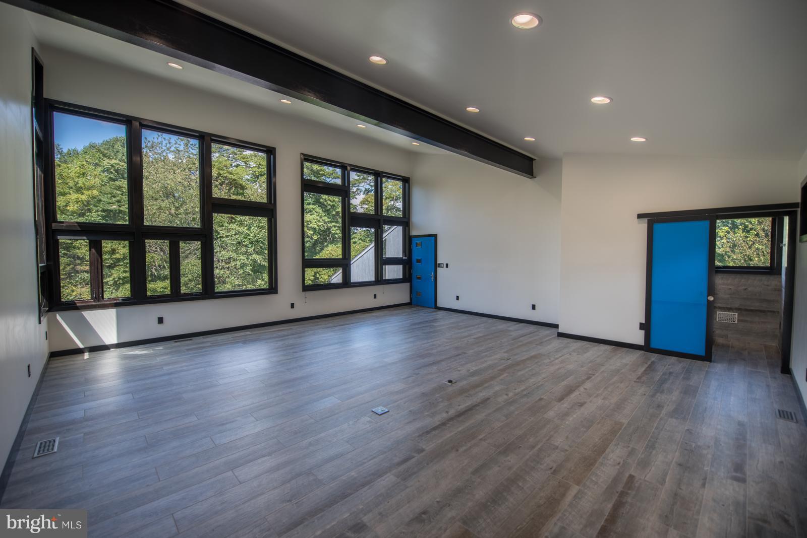 WILLOWDALE - Residential