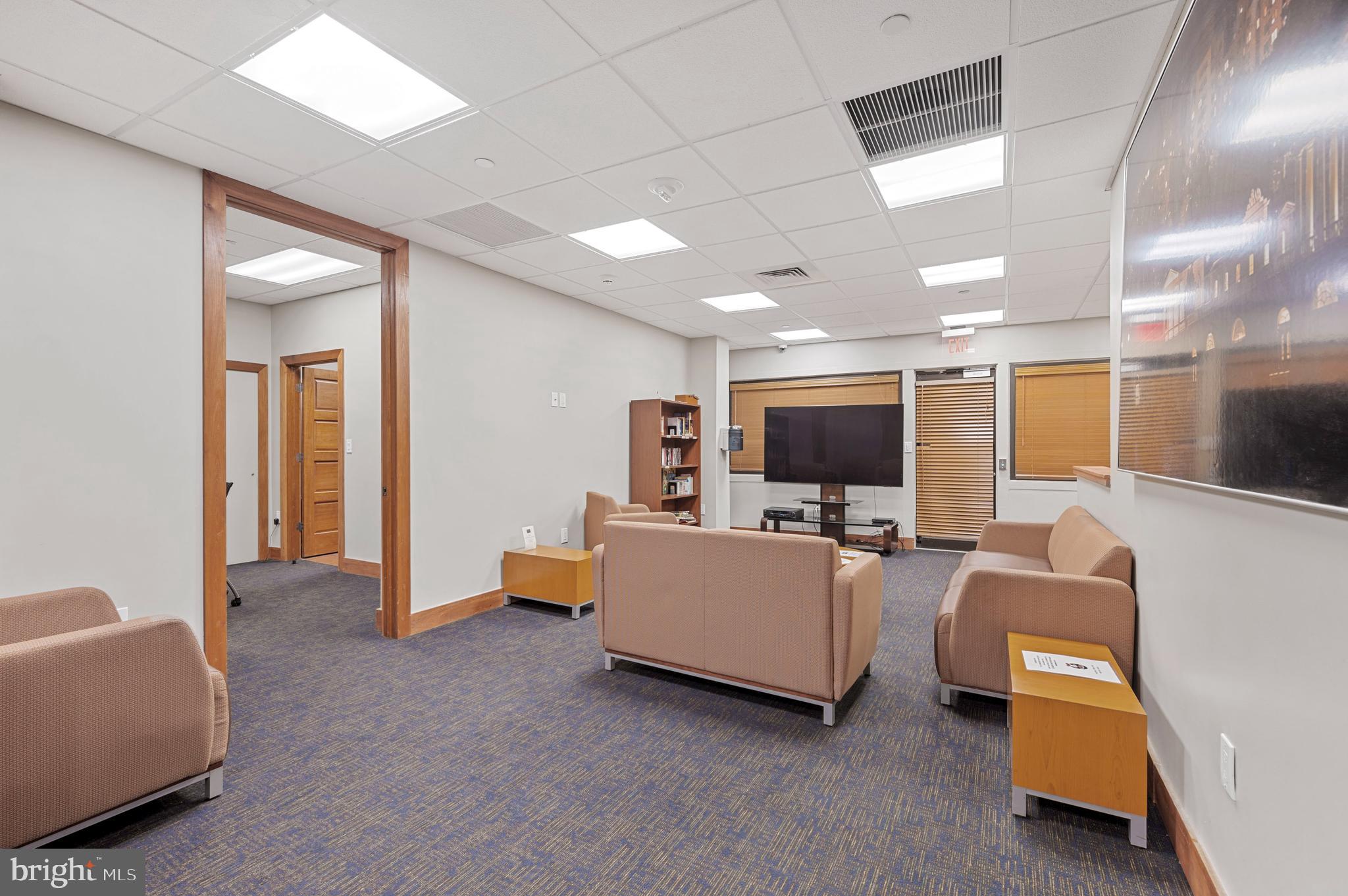 ART MUSEUM AREA - Residential Lease