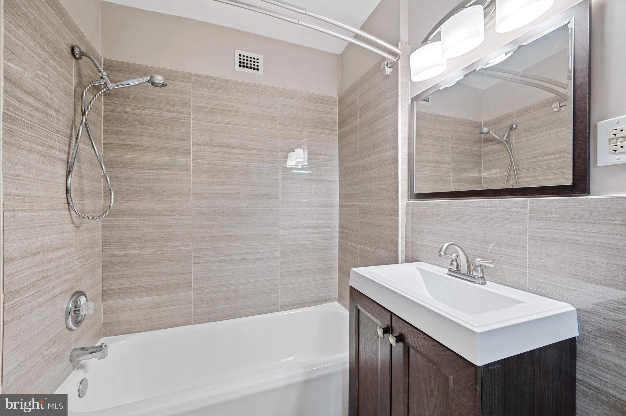 ART MUSEUM AREA - Residential Lease