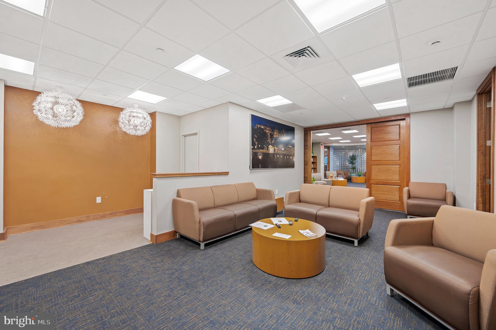 ART MUSEUM AREA - Residential Lease