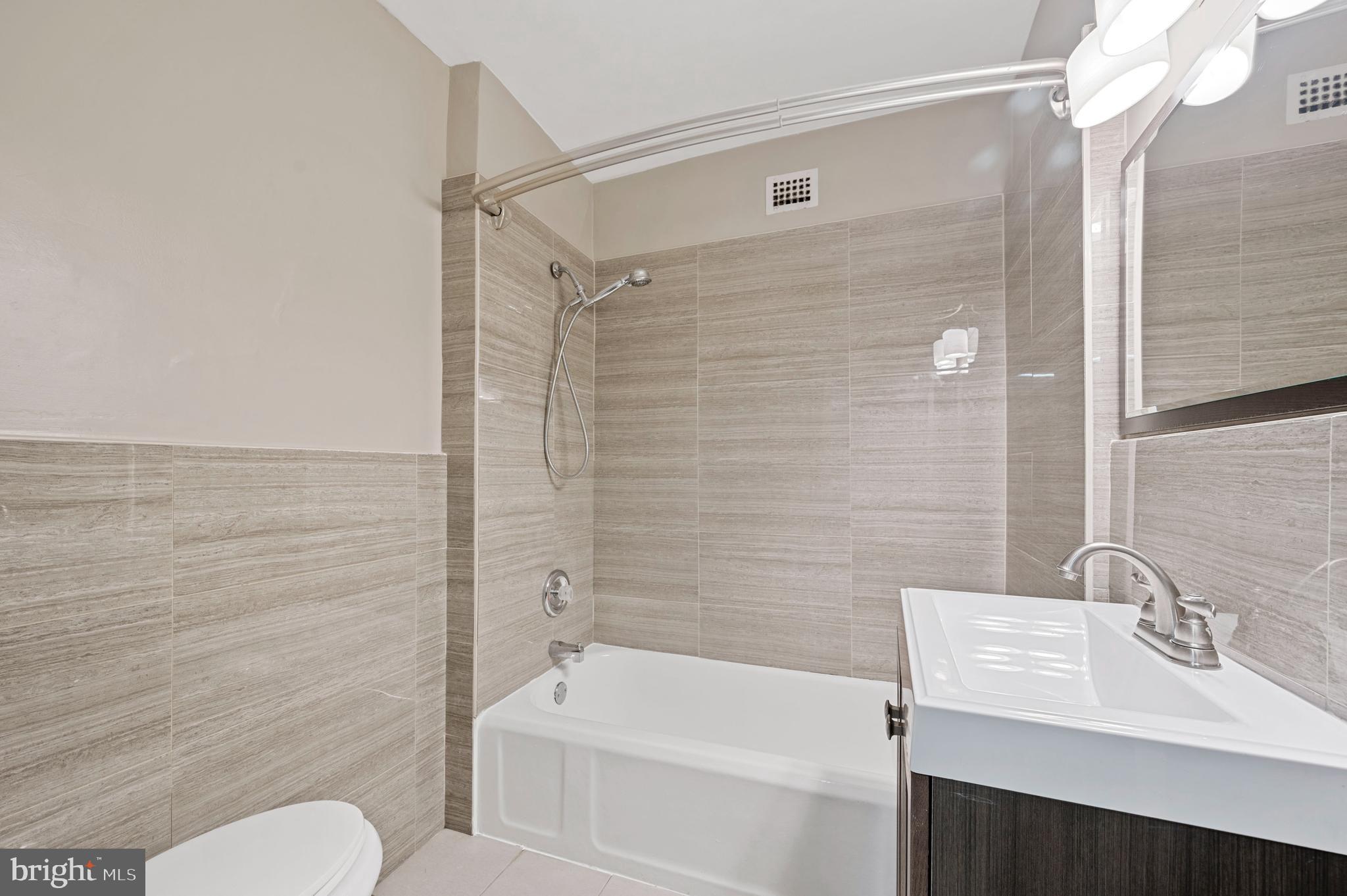 ART MUSEUM AREA - Residential Lease