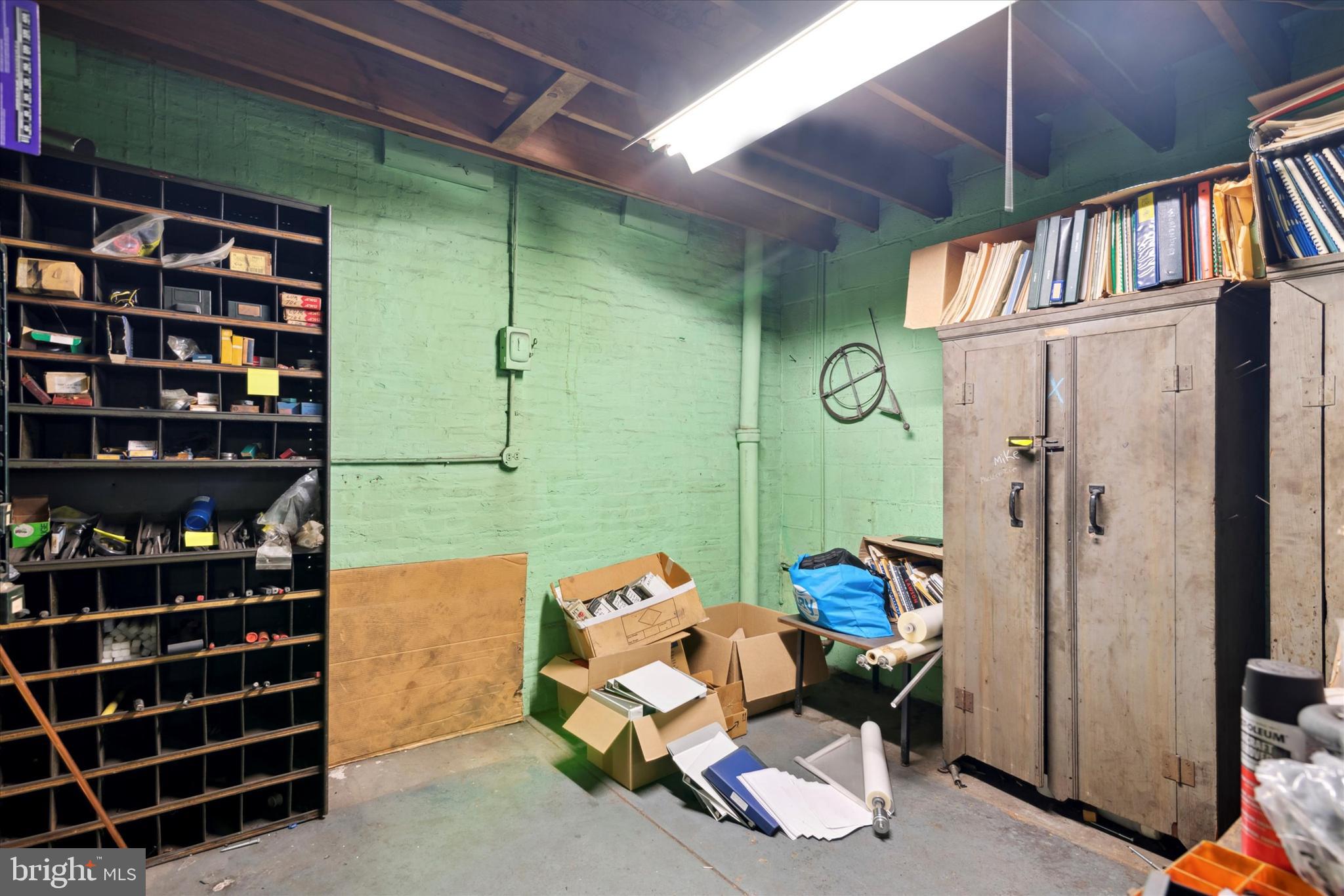 PORT RICHMOND - Commercial Sale