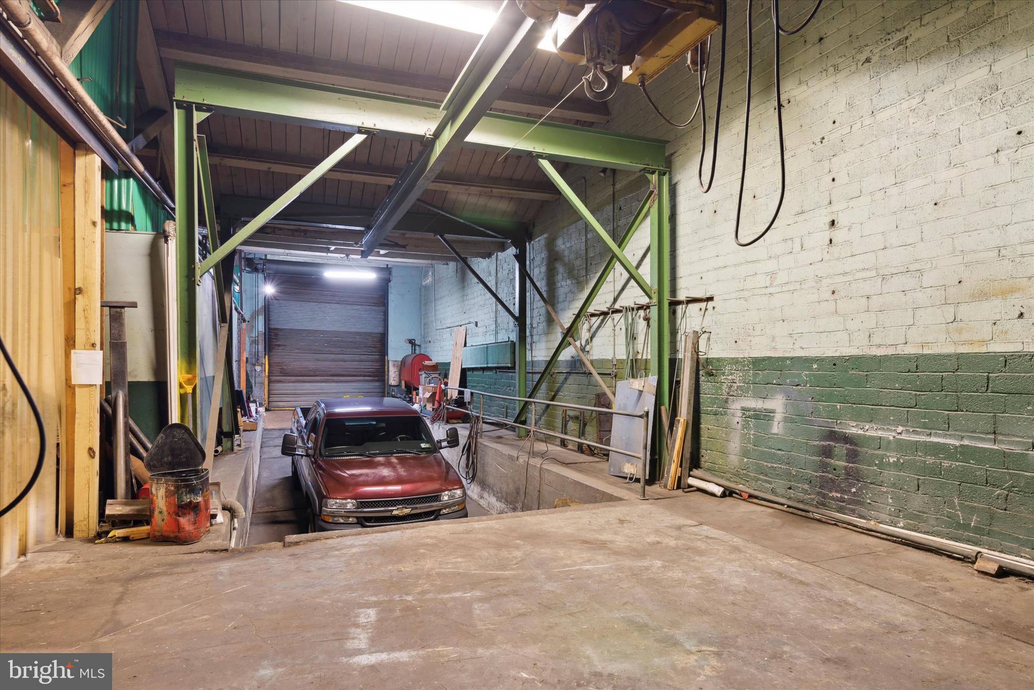 PORT RICHMOND - Commercial Sale