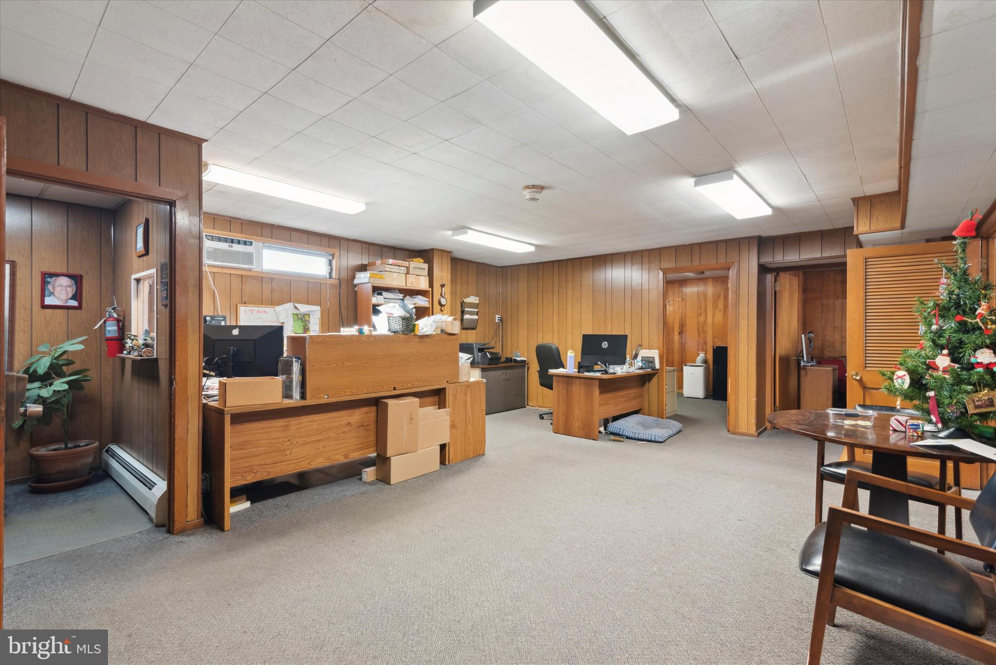 PORT RICHMOND - Commercial Sale