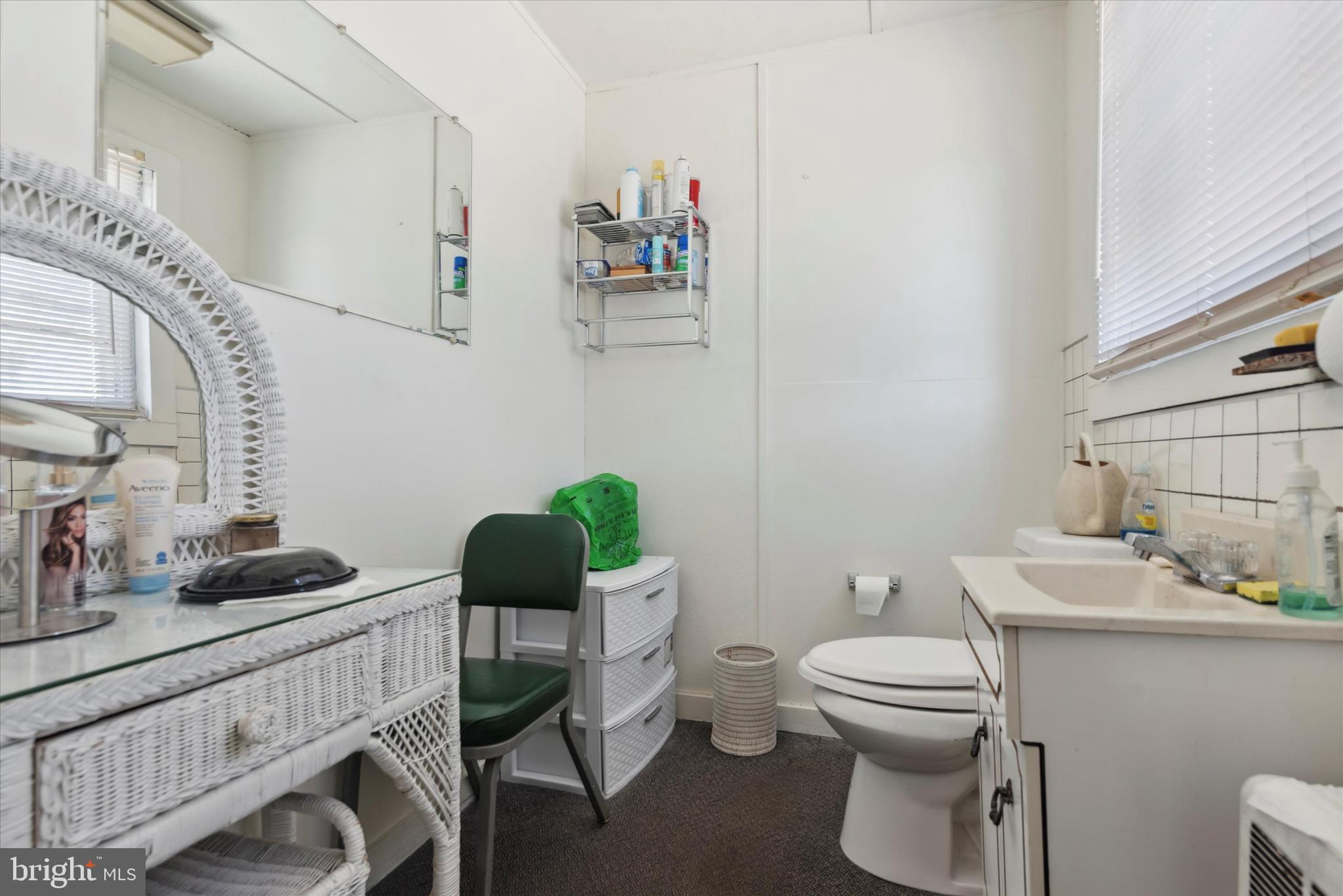 PORT RICHMOND - Commercial Sale